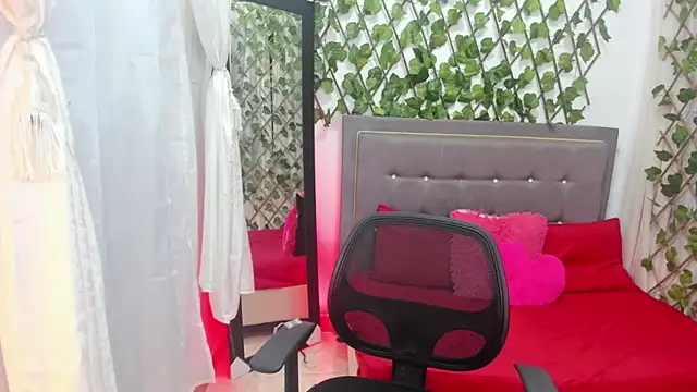 Snapshot of Sofia_agudelo chatting on 09/25/25, 02:48 Sofia agudelo online show from 09/25/25, 02:48