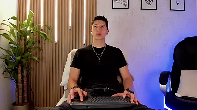 Snapshot of Dorianmistery2322_ chatting on 12/15/25, 10:25 Dorianmistery2322 online show from 12/15/25, 10:25