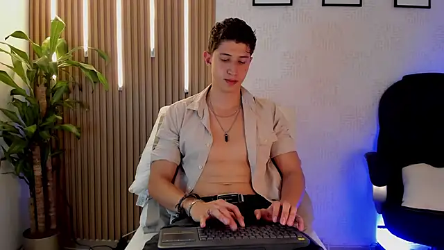 Snapshot of Dorianmistery2322_ chatting on 12/17/25, 04:07 Dorianmistery2322 online show from 12/17/25, 04:07