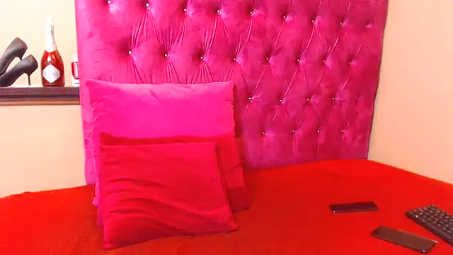 kittykhloe22 online show from 02/14/25, 09:45