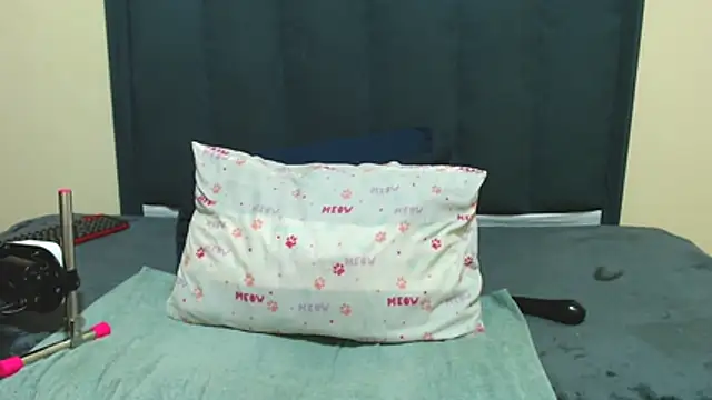 kittykhloe22 online show from 07/29/26, 04:54