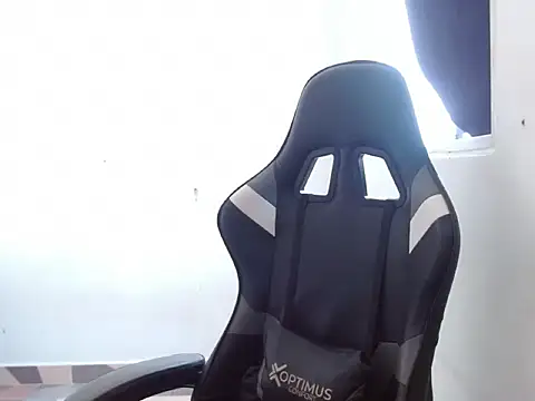 Snapshot of Hard_innocence chatting on 11/06/25, 03:57 Hard innocence online show from 11/06/25, 03:57