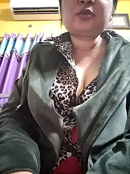 Royalgirl667 online show from 12/09/24, 04:37