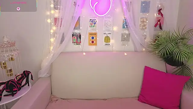 Snapshot of Angel_Nikole chatting on 10/03/25, 01:24 Angel Nikole online show from 10/03/25, 01:24