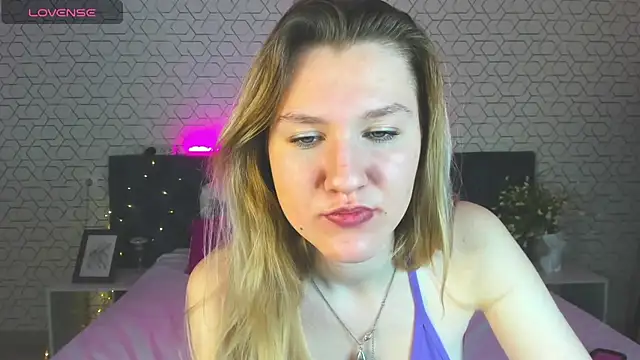Mariel Brown online show from 12/18/24, 02:28