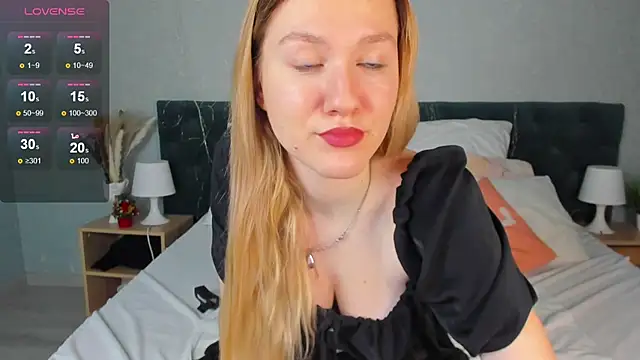Mariel Brown online show from 12/24/24, 03:05