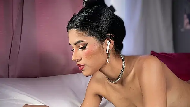Snapshot of chiarabrielle00 chatting on 03/13/26, 05:52 chiarabrielle00 online show from 03/13/26, 05:52