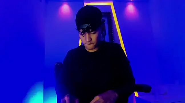 jamescurli  online show from 12/21/24, 04:52