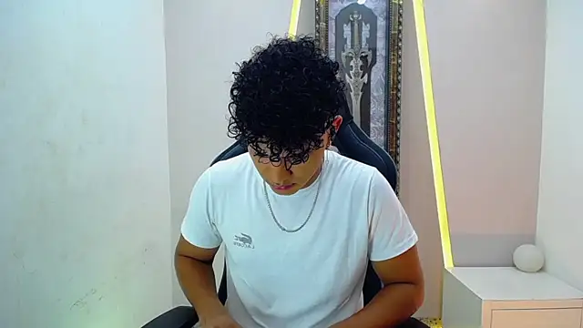 jamescurli  online show from 01/10/25, 05:37