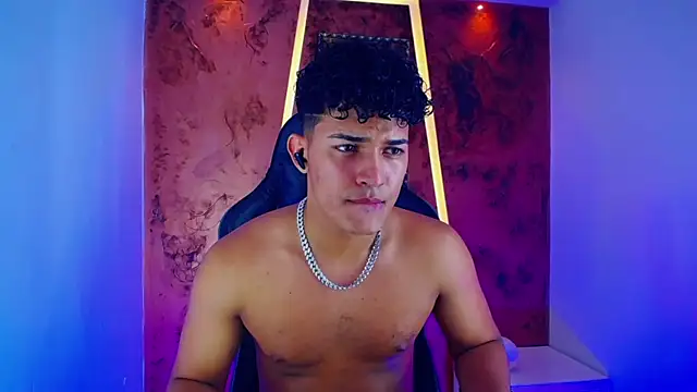 jamescurli  online show from 02/02/25, 07:09