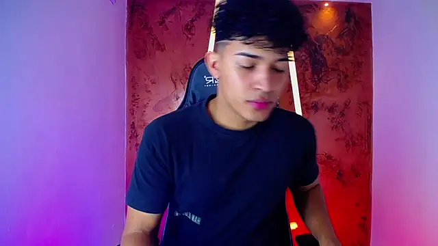 jamescurli  online show from 02/23/25, 04:28