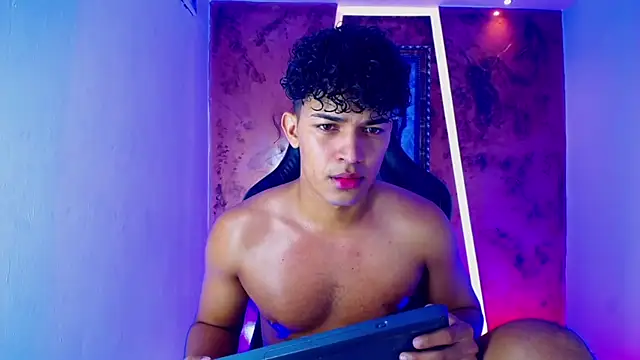 jamescurli  online show from 03/01/25, 08:13