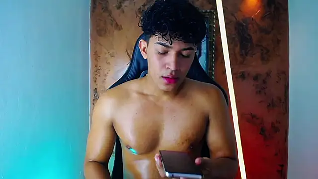 jamescurli  online show from 03/09/25, 05:11