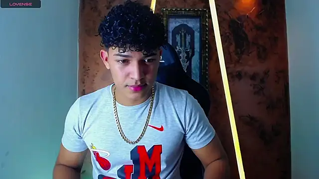 jamescurli  online show from 03/21/25, 04:17