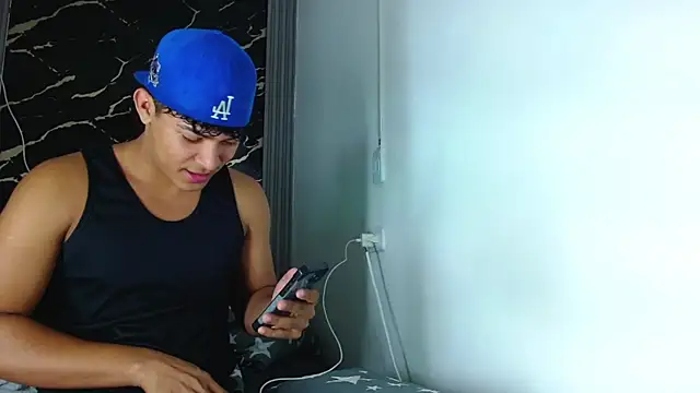 jamescurli  online show from 09/25/25, 06:17