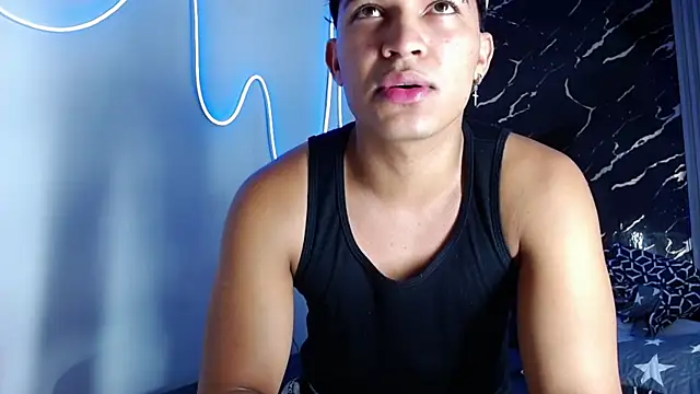 jamescurli  online show from 10/03/25, 04:59