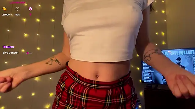Snapshot of Lora_Squirt chatting on 12/31/24, 06:05 Lora Squirt online show from 12/31/24, 06:05