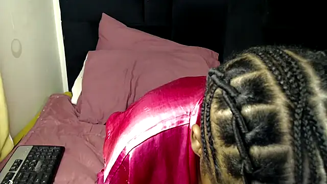 Busty-Londie online show from 11/12/25, 06:52