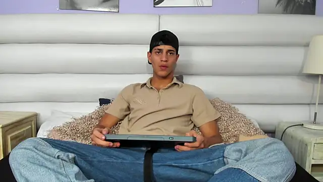 Tyler Rodriguez online show from 02/26/25, 07:38