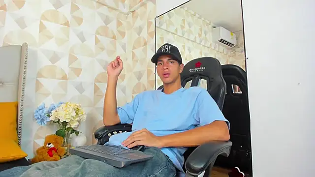 Tyler Rodriguez online show from 03/03/25, 01:42
