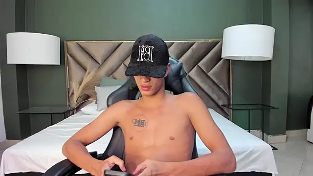 Tyler Rodriguez online show from 03/07/25, 04:02