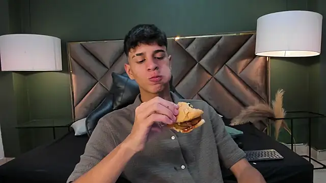 Tyler Rodriguez online show from 03/09/25, 03:22