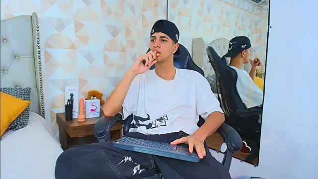 Tyler Rodriguez online show from 09/11/25, 09:59