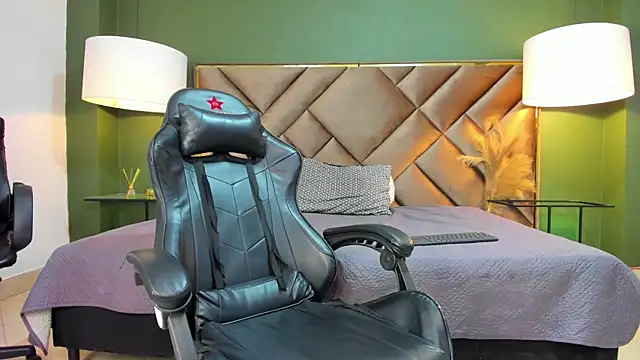 Tyler Rodriguez online show from 09/30/25, 03:33