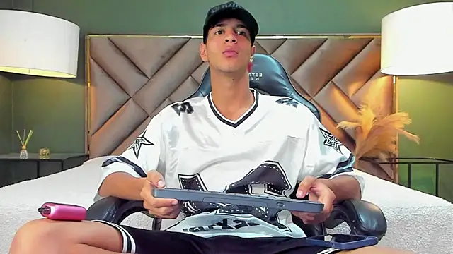 Tyler Rodriguez online show from 10/08/25, 09:56