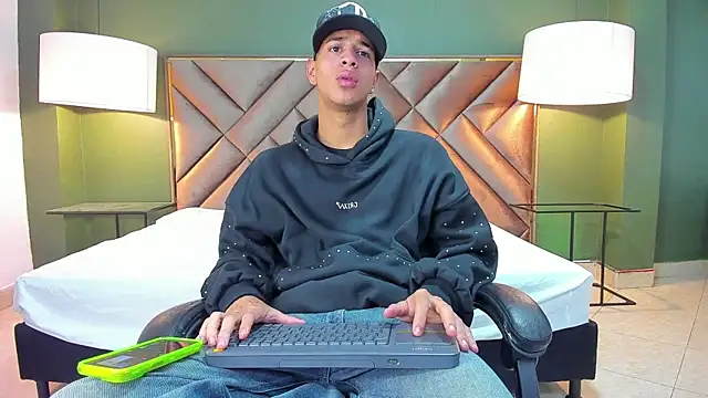 Tyler Rodriguez online show from 10/23/25, 09:57