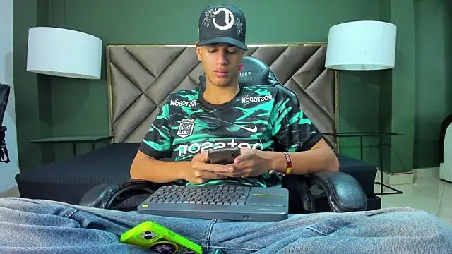 Tyler Rodriguez online show from 10/27/25, 11:41