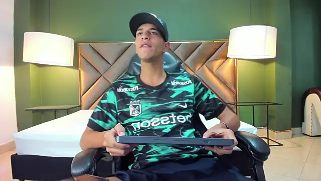 Tyler Rodriguez online show from 10/29/25, 03:31