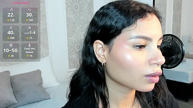 Snapshot of dulce_natyy chatting on 10/15/25, 02:11 dulce natyy online show from 10/15/25, 02:11