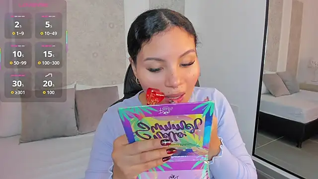 Snapshot of dulce_natyy chatting on 10/29/25, 02:25 dulce natyy online show from 10/29/25, 02:25