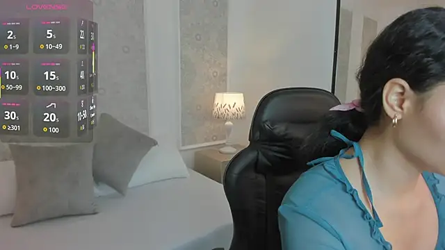 Snapshot of dulce_natyy chatting on 11/26/25, 02:12 dulce natyy online show from 11/26/25, 02:12