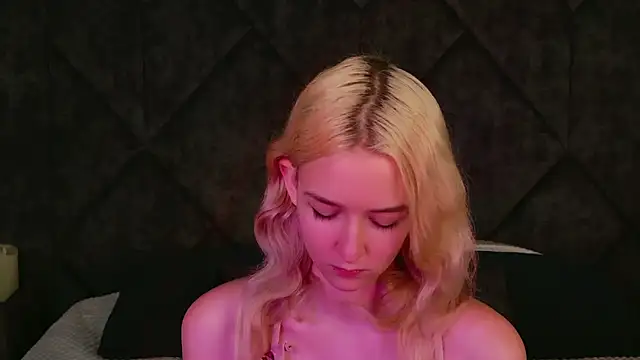 NaomiLoys online show from 09/13/25, 09:03