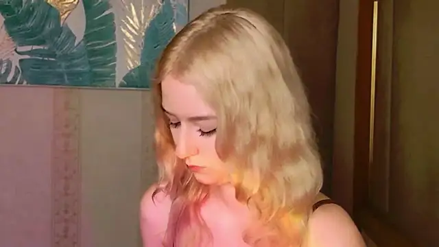 Snapshot of NaomiLoys chatting on 11/20/25, 11:21 NaomiLoys online show from 11/20/25, 11:21