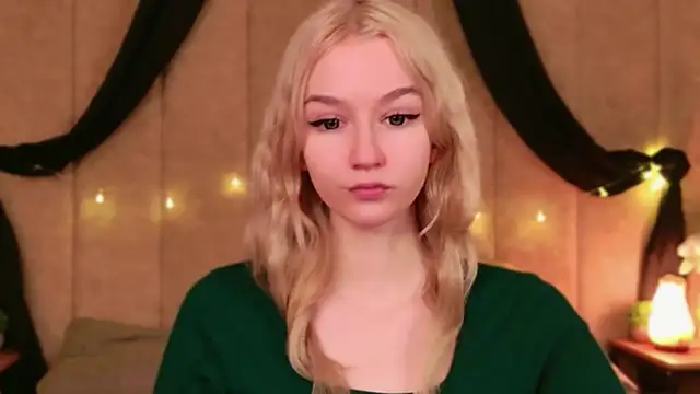 Snapshot of NaomiLoys chatting on 11/24/25, 10:59 NaomiLoys online show from 11/24/25, 10:59