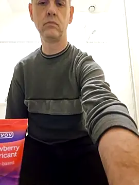 Snapshot of Hectorthyssen1 chatting on 10/28/25, 06:32 Hectorthyssen1 online show from 10/28/25, 06:32