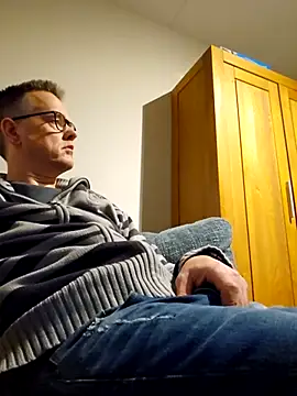 Snapshot of Hectorthyssen1 chatting on 11/29/25, 10:46 Hectorthyssen1 online show from 11/29/25, 10:46