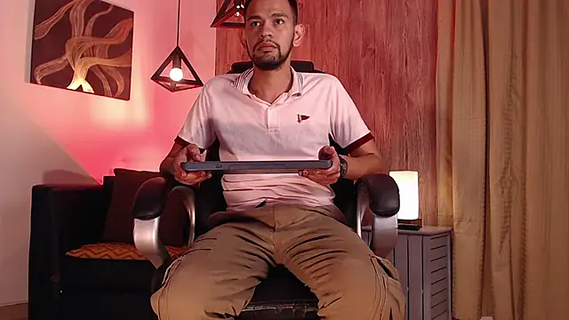 Snapshot of Bedobigcock chatting on 01/01/25, 01:37 Bedobigcock online show from 01/01/25, 01:37