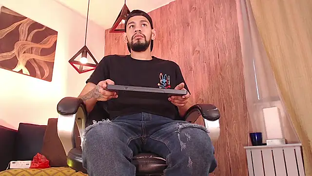 Snapshot of Bedobigcock chatting on 01/29/25, 05:13 Bedobigcock online show from 01/29/25, 05:13