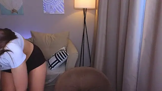 Snapshot of Leela_sun chatting on 12/18/25, 05:13 Leela sun online show from 12/18/25, 05:13