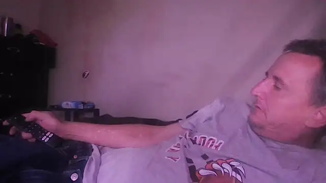 Snapshot of George48 chatting on 11/23/25, 06:02 George48 online show from 11/23/25, 06:02