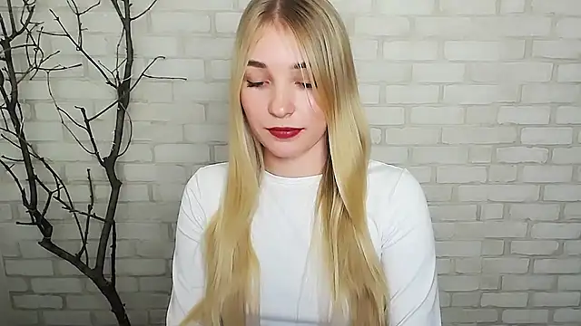 Snapshot of Queen_ofLove chatting on 12/07/24, 06:04 Queen ofLove online show from 12/07/24, 06:04