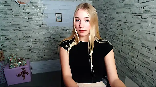 Snapshot of Queen_ofLove chatting on 12/12/24, 07:48 Queen ofLove online show from 12/12/24, 07:48