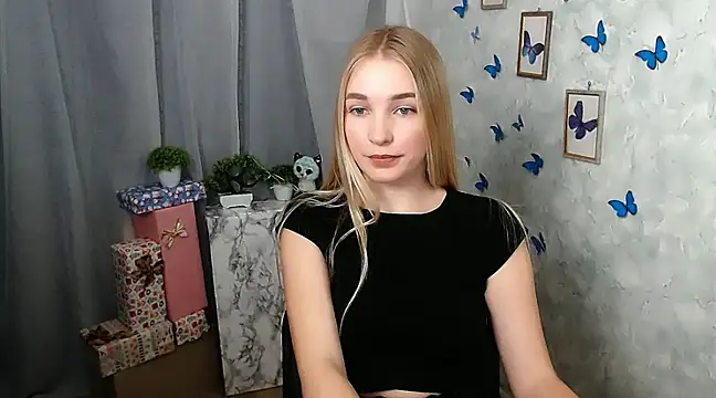 Snapshot of Queen_ofLove chatting on 12/13/24, 06:16 Queen ofLove online show from 12/13/24, 06:16