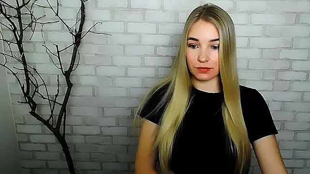 Snapshot of Queen_ofLove chatting on 12/15/24, 02:16 Queen ofLove online show from 12/15/24, 02:16