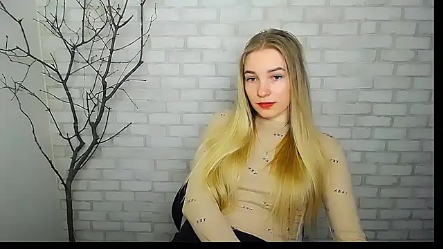 Snapshot of Queen_ofLove chatting on 03/03/25, 11:33 Queen ofLove online show from 03/03/25, 11:33