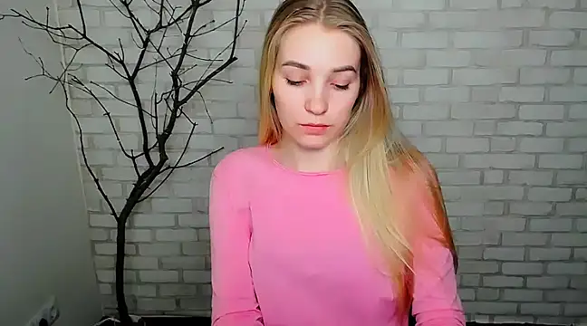 Snapshot of Queen_ofLove chatting on 03/18/25, 05:21 Queen ofLove online show from 03/18/25, 05:21